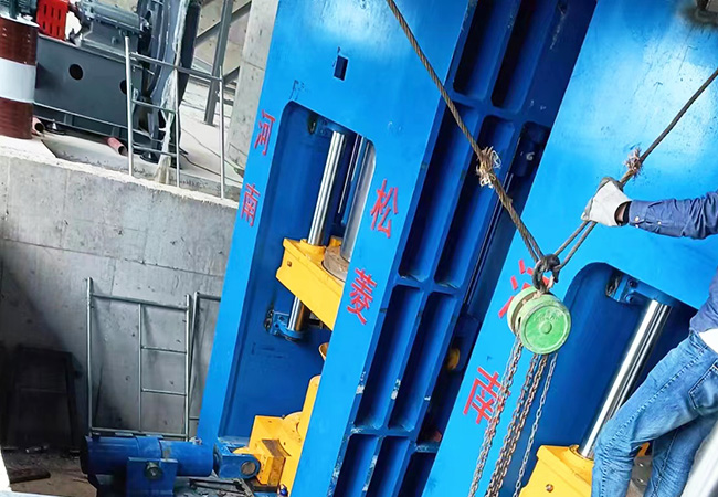 新型火燒鐵熱熔壓塊設備在生產中的優勢